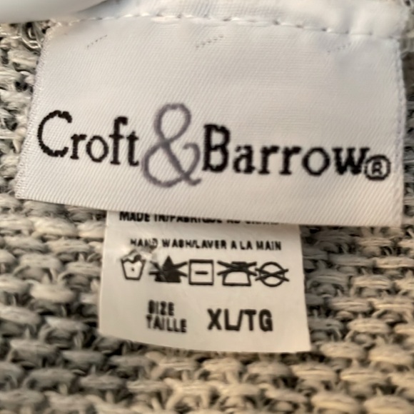 Croft and Barrows Sweater with Unique Front Closures - Picture 4 of 4